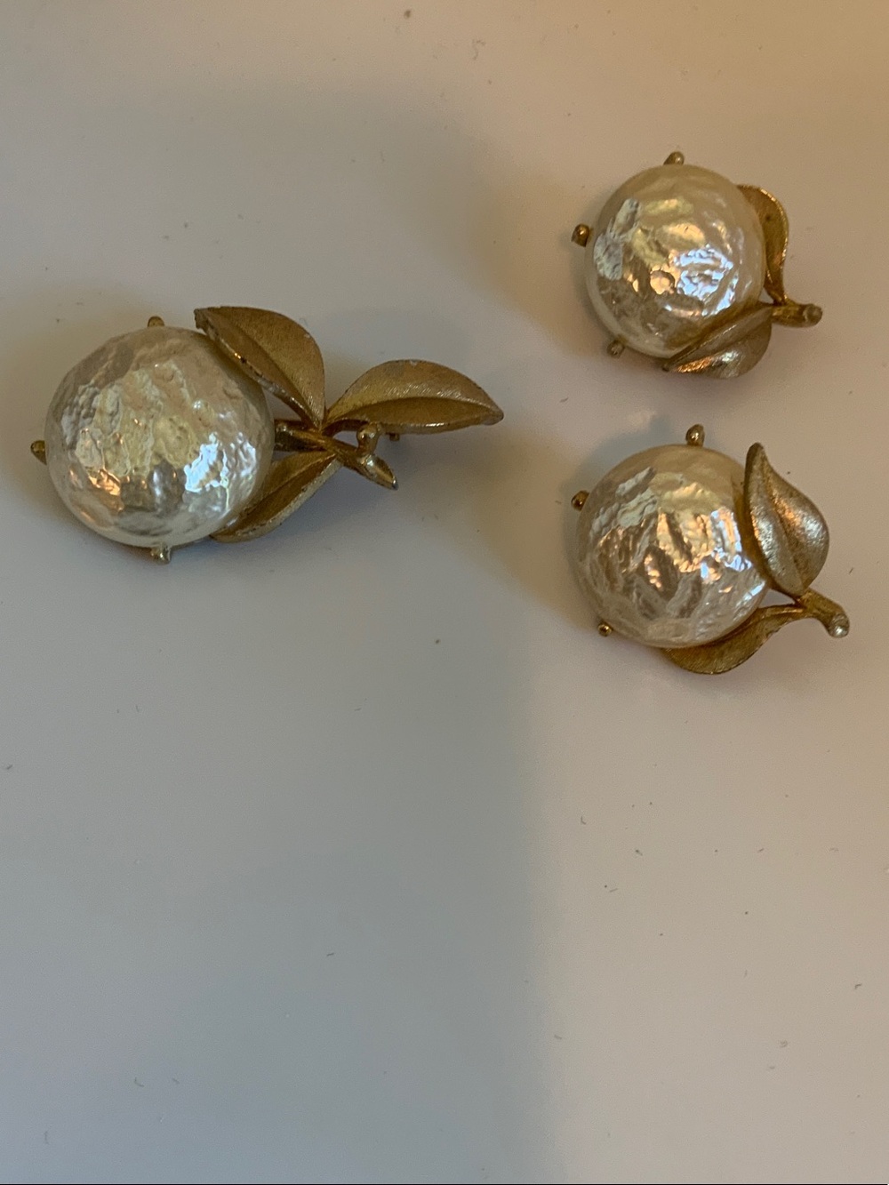 Sarah Coventry Gold-Tone Leaf Brooch and Clip-On Earrings with Cream Pearls
